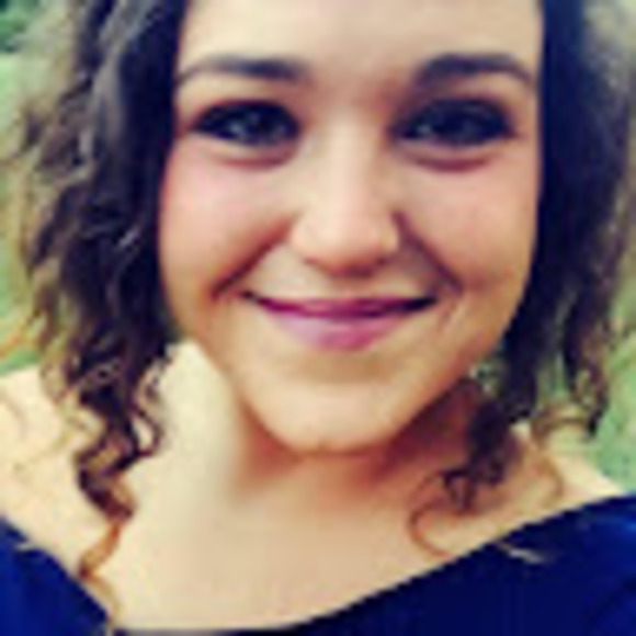 Meet your Posher, Gabrielle - Picture 1 of 1